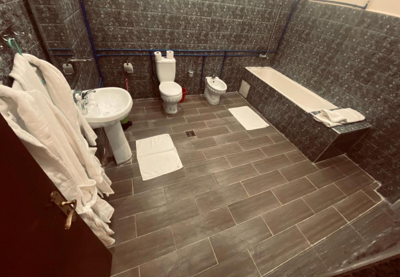 Hotel La Renaissance Tata Kültér fotó